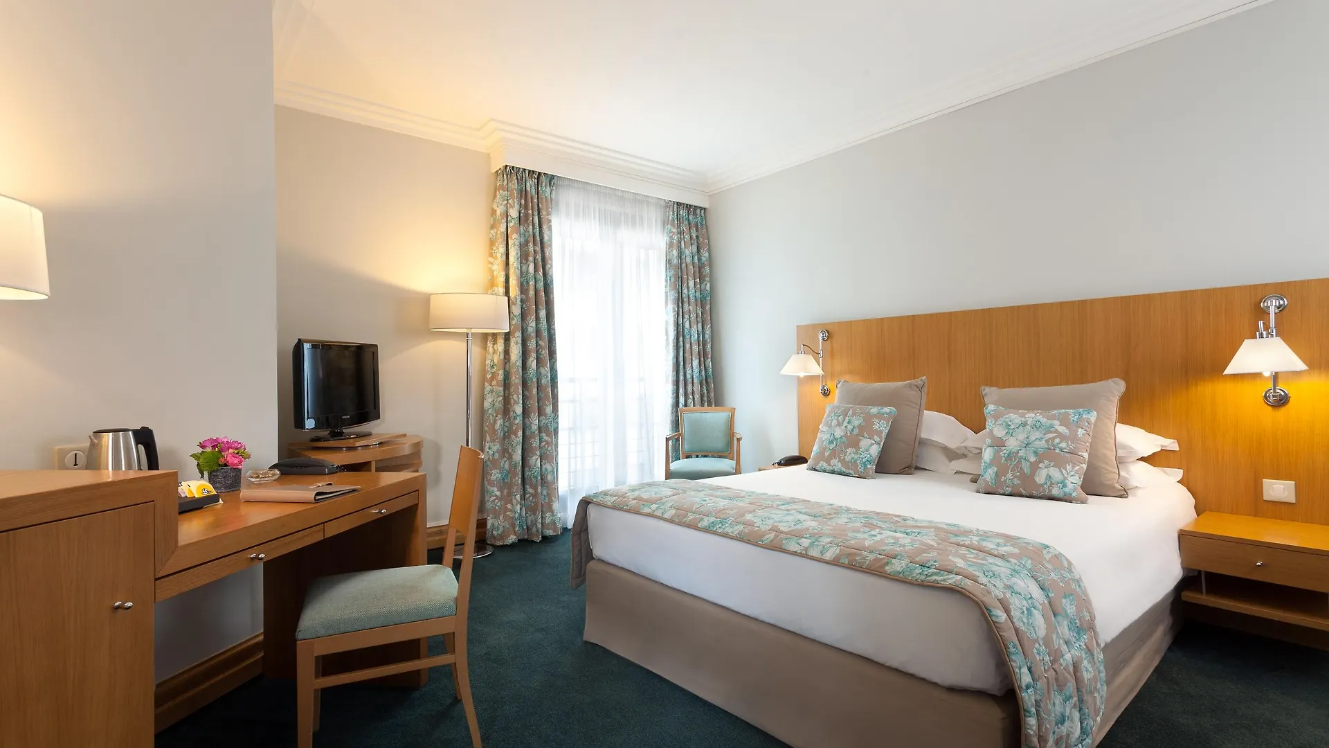 La Du Roy Champs Elysees Hotel