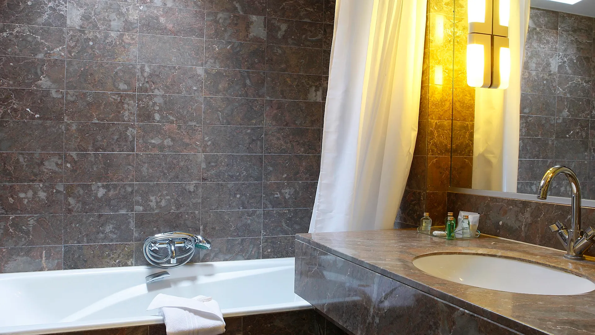 La Du Roy Champs Elysees Hotel