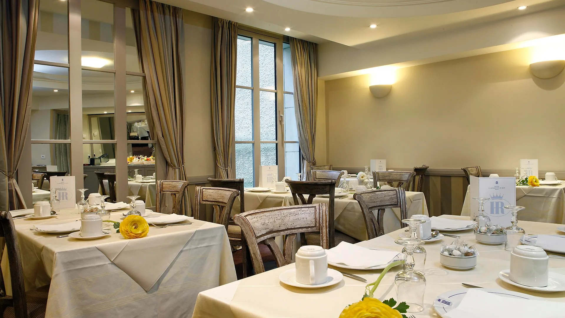 Hotel La Du Roy Champs Elysees 4*