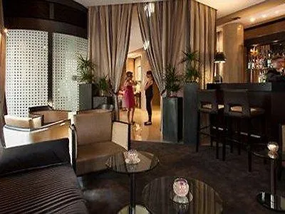 La Du Roy Champs Elysees Hotell 4*