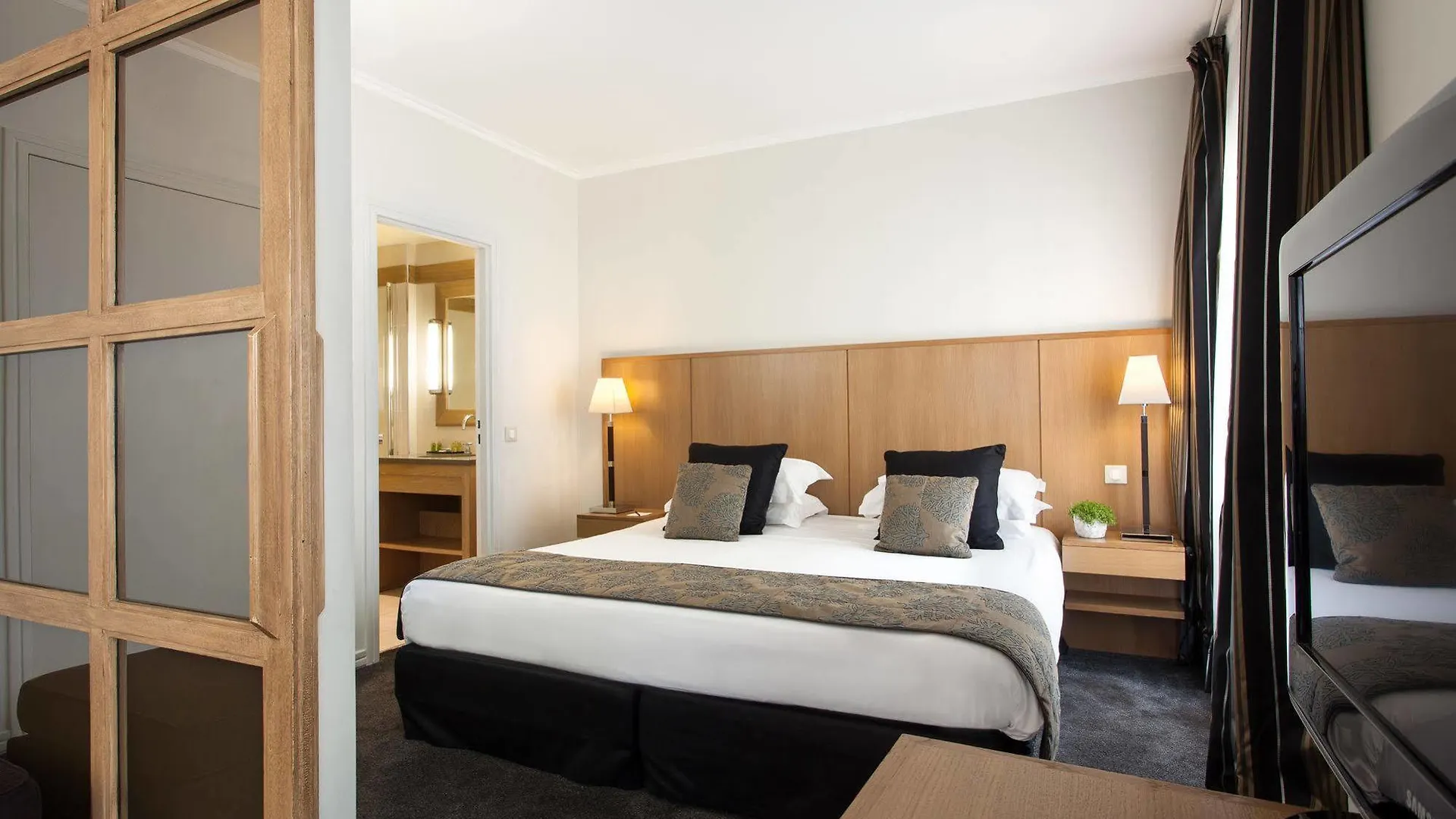 La Du Roy Champs Elysees Hotel 4*