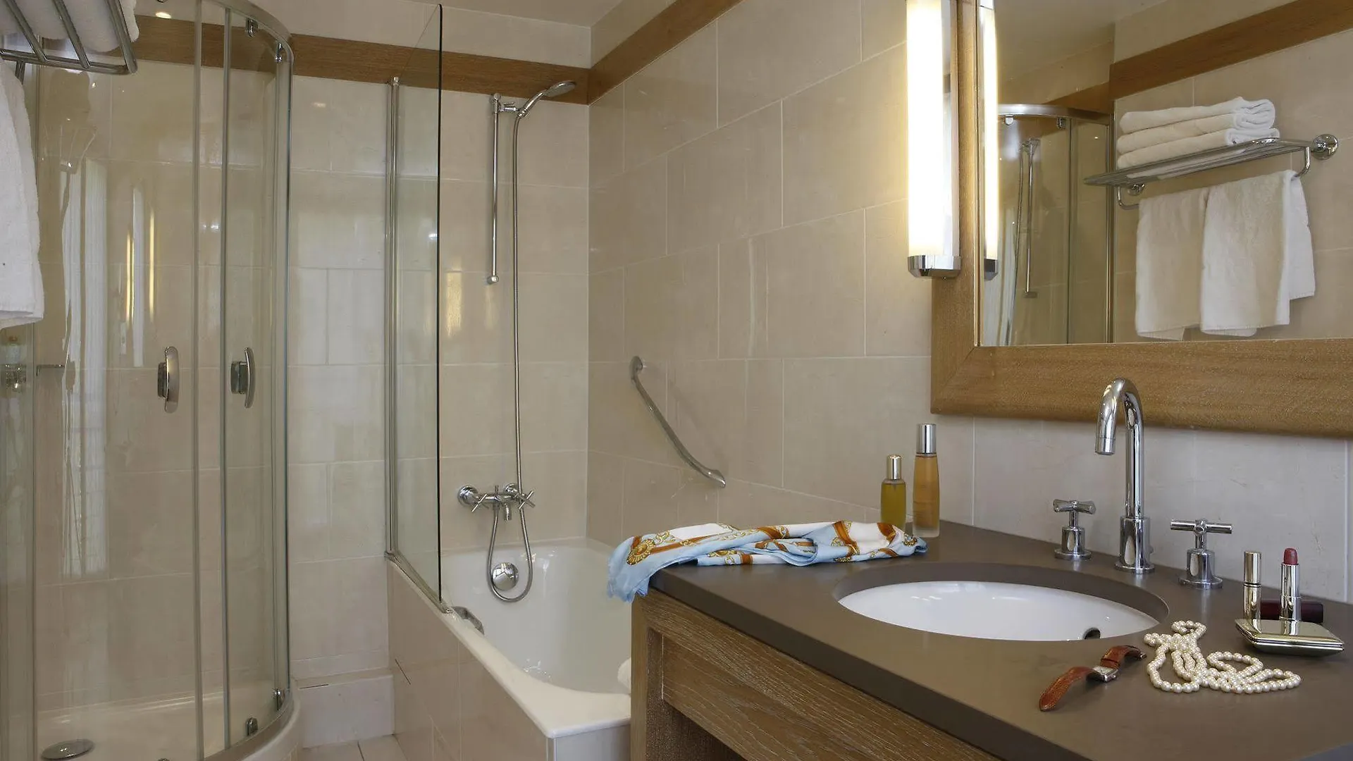 La Du Roy Champs Elysees Hotel
