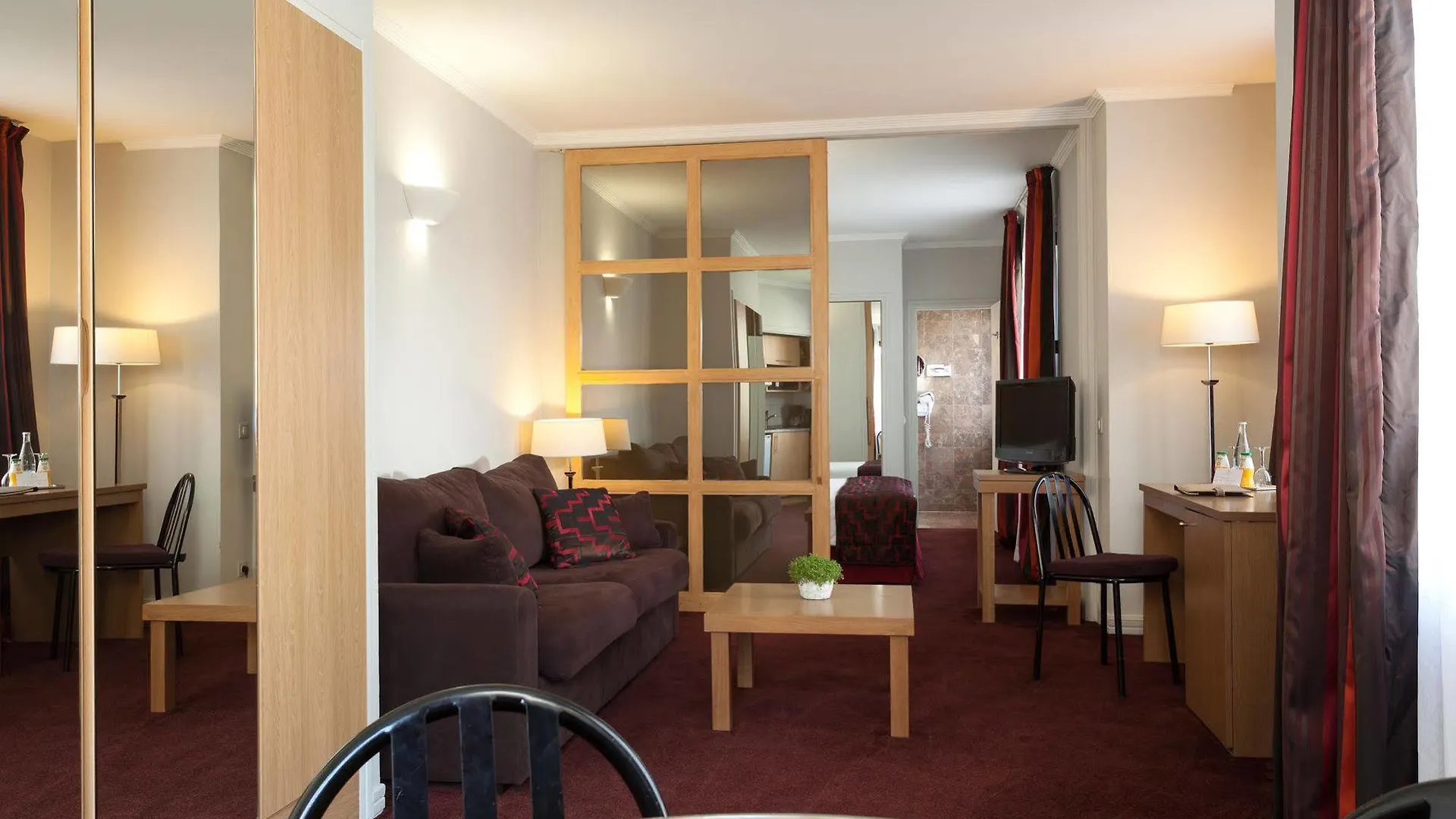 Hotel La Du Roy Champs Elysees 4*